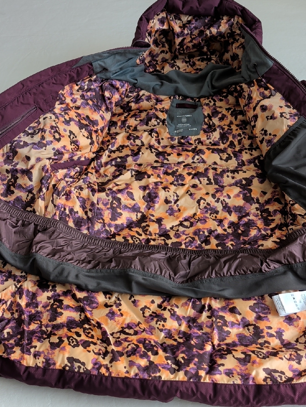 Mountain Hardwear 700 Down Purple Puffer Coat Women's Size Medium - Picture 9 of 13